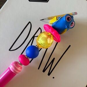 Disney Doorables: Finding Nemo: Dory handmade beaded pen